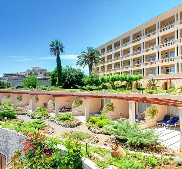 Corfu Holiday Palace ***** & Cofru Golf couse, 7 nocí a 3 green fee